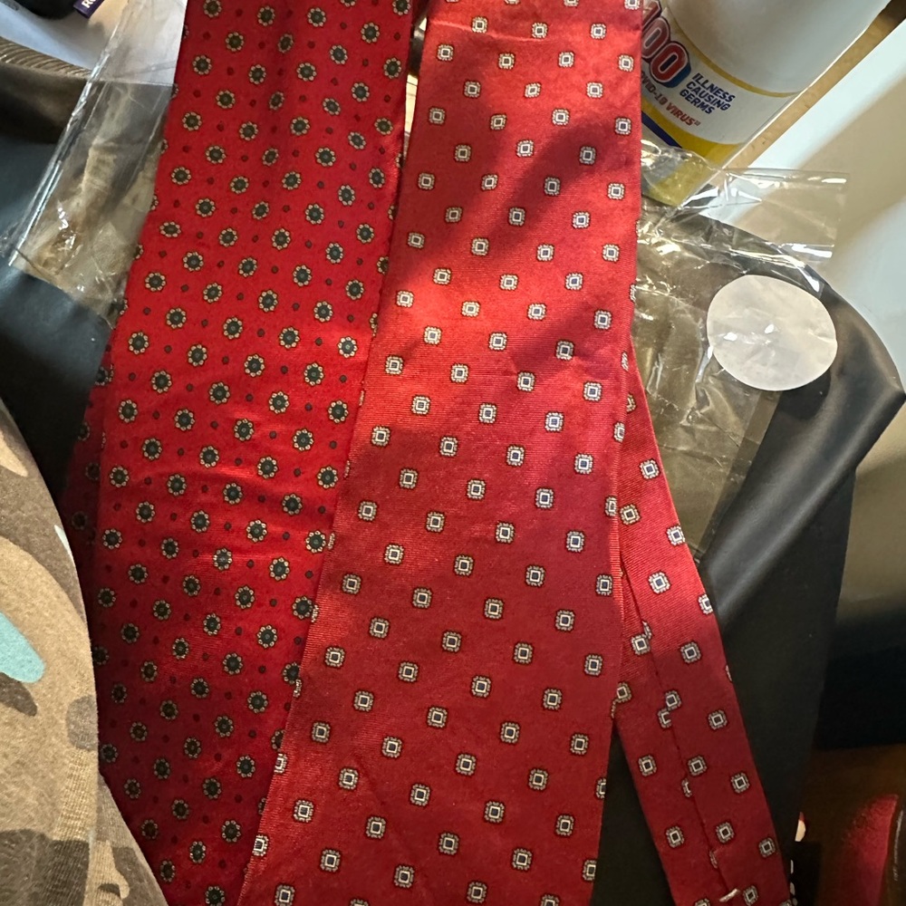 Two Christian Dior Ties 100 percent silk The red one - Picture 13 of 15